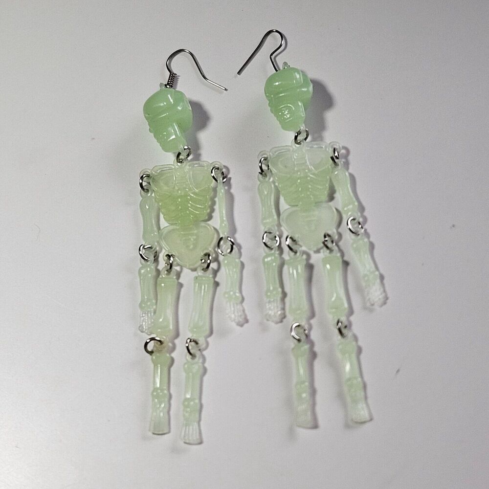 Glow in the dark skeleton earrings - Picture 11 of 12